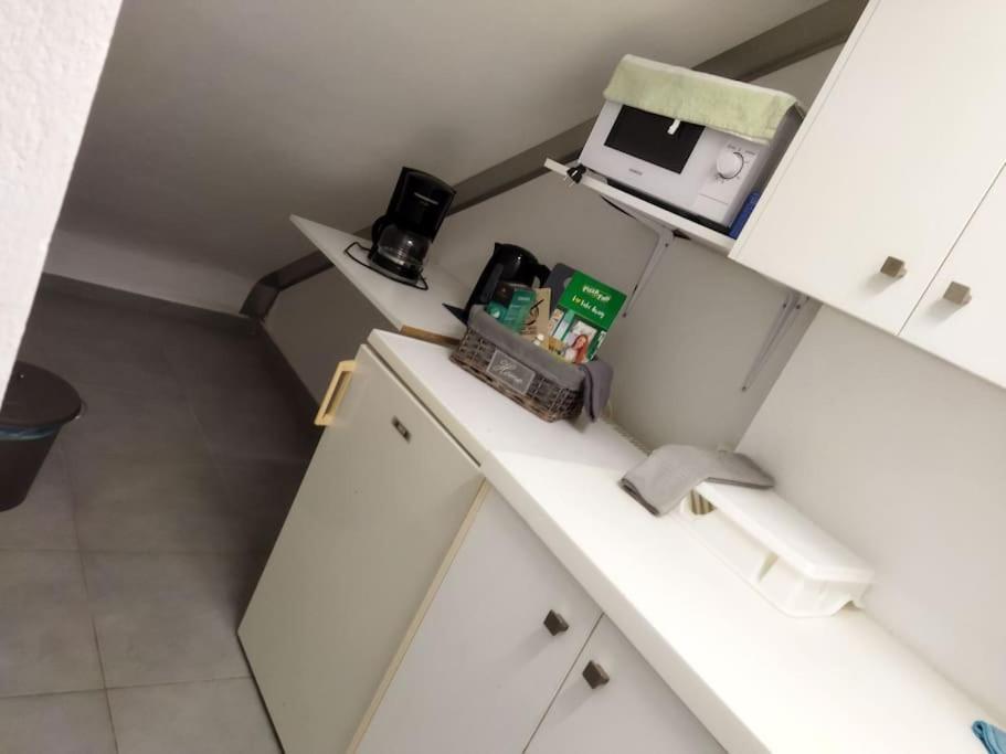 Cozy Apartment Near To The Airport Kouvarás Exteriör bild